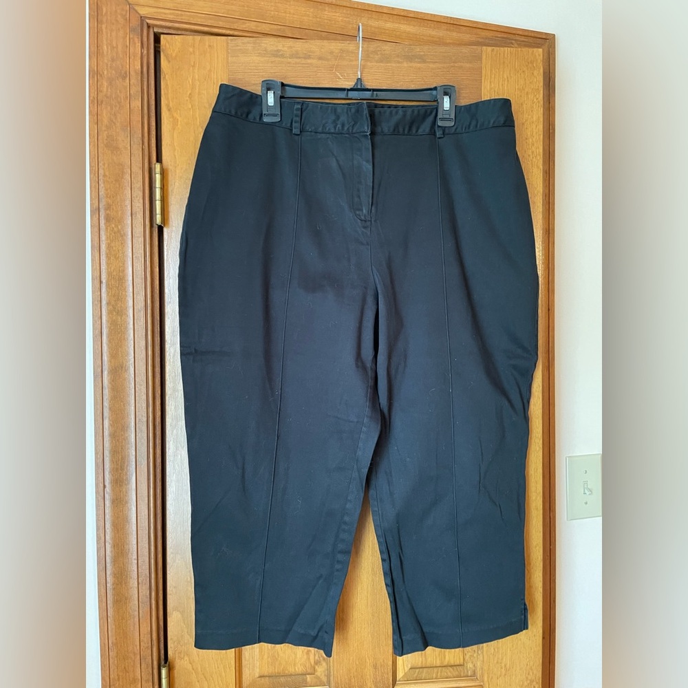 Carolina Blues capris. Black color Size 20 Stretchy fabric